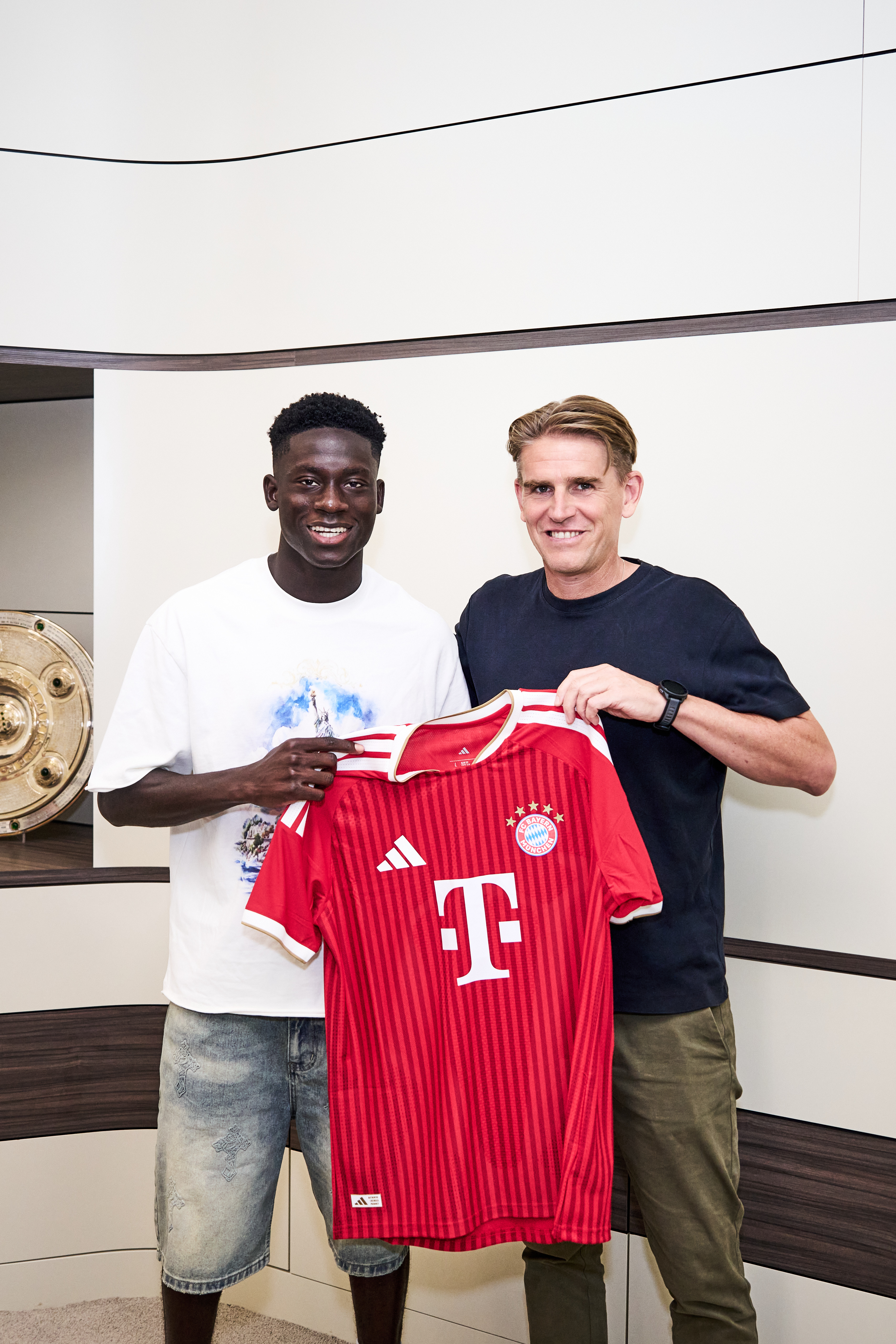 FC Bayern verpflichtet Bara Sapoko Ndiaye Cover